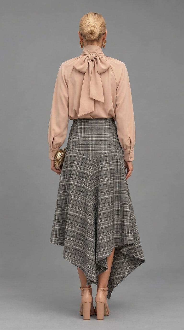 Vittoria | Completo Elegante con Blusa a Fiocco e Gonna a Quadri