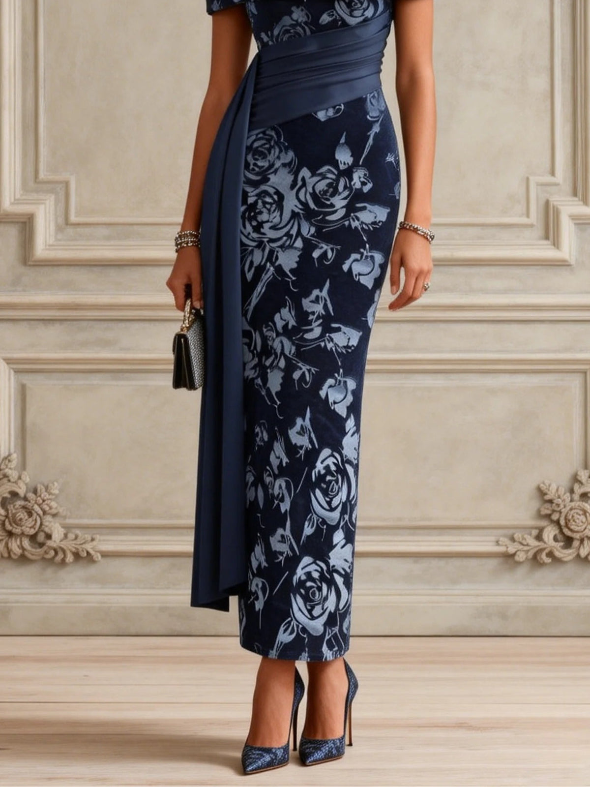 Fioralba | Abito Lungo a Tubino in Velluto Floreale Blu Navy con Spalla Asimmetrica e Fascia in Vita