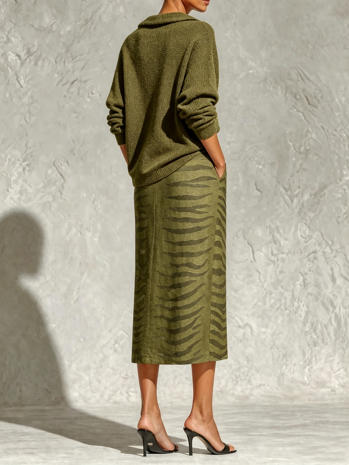 Marcella | Completo con Maglia con Colletto e Gonna Midi Zebrata