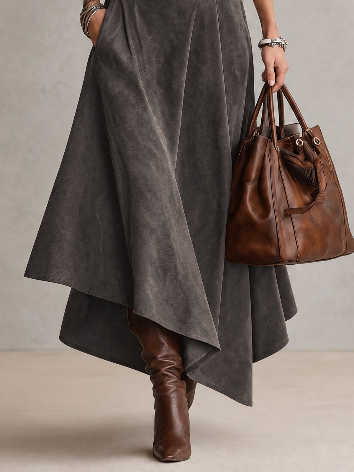Francesca | Completo top a collo alto grigio e gonna midi asimmetrica in suede sintetico (con cintura)