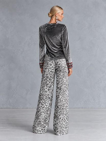 Argenta | Completo con Top in Velluto Argento e Pantalone Ampio Leopardato