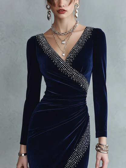 Oriella | Abito Midi a Portafoglio in Velluto Blu Navy con Decorazioni Gioiello