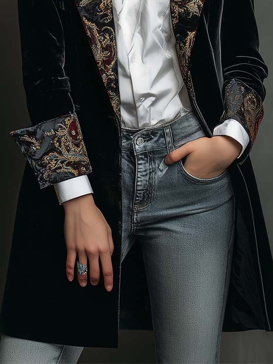 Leontina | Blazer sagomato nero con stampa barocca
