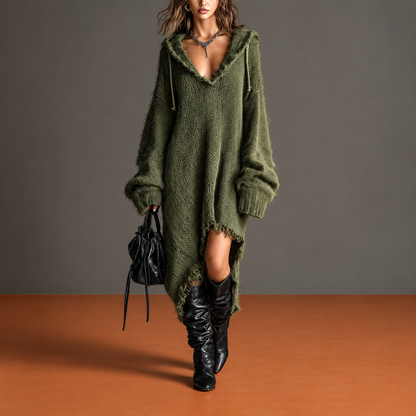 Bruna | Abito Midi in Maglia Morbida con Cappuccio — sfondo grigio e terracotta