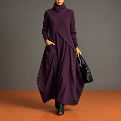 Dafne | Abito Maxi con Collo Asimmetrico e Gonna a Palloncino — sfondo grigio e terracotta
