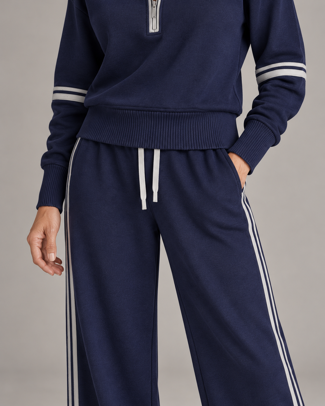 Completo con mezza zip — Blu notte e ghiaccio — dettaglio dei pantaloni