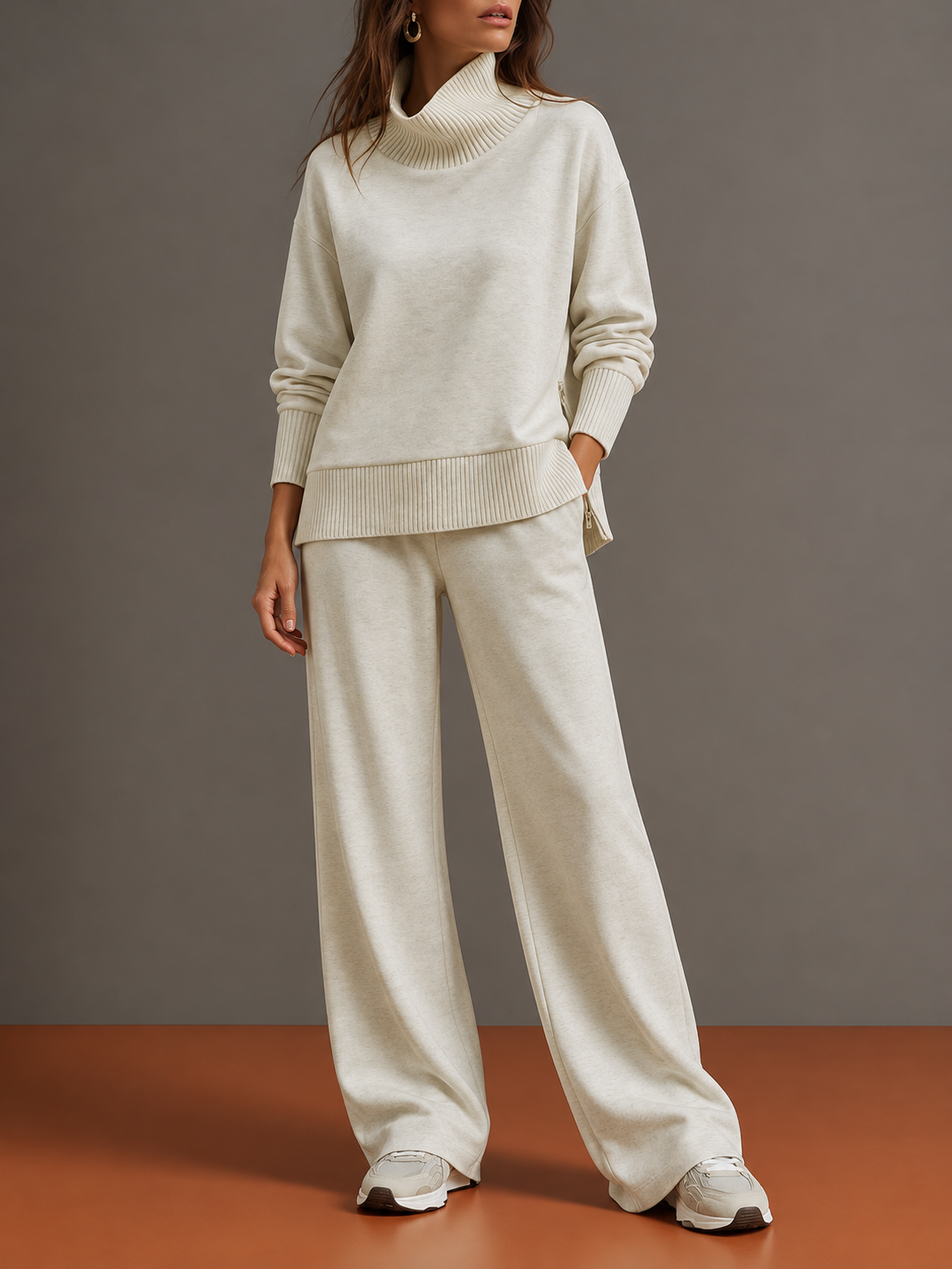Serena – completo beige su sfondo grigio