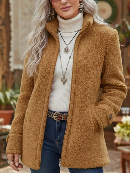 Patricia | Cappotto morbido con collo alto e zip